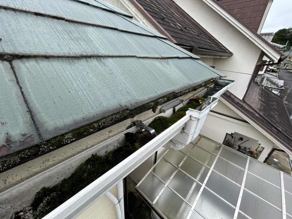 【滋賀県大津市・雨樋清掃】大雨で滝ように溢れる雨樋を清掃でばっちり解決事例
